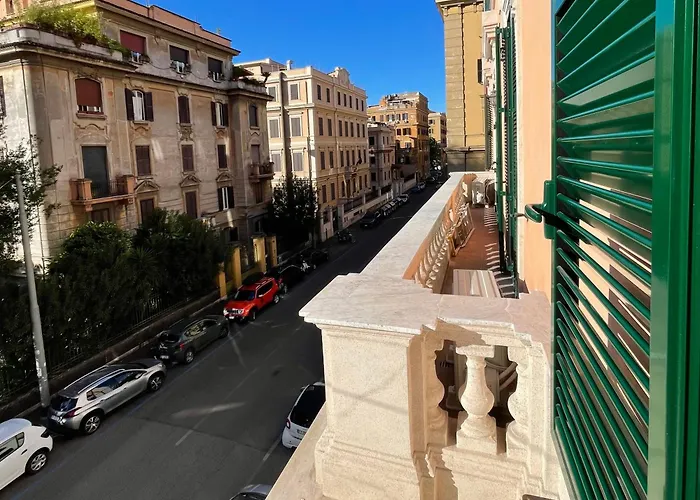 Domus Claudia San Giovanni 아파트 *